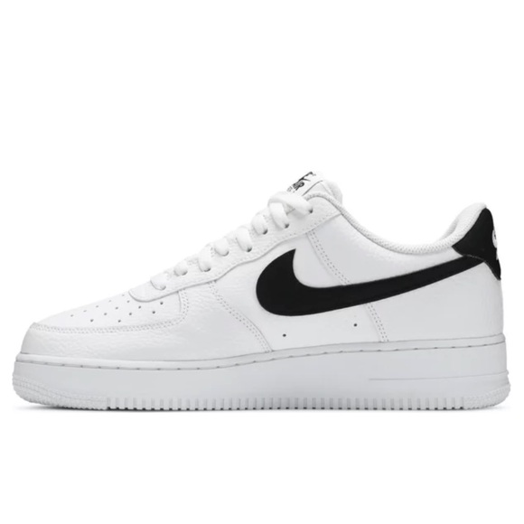 🖤 Air Force 1 '07 'White Black’ CT2302-100 Men’s Size 7/Women’s Size 8.5 - Picture 1 of 14